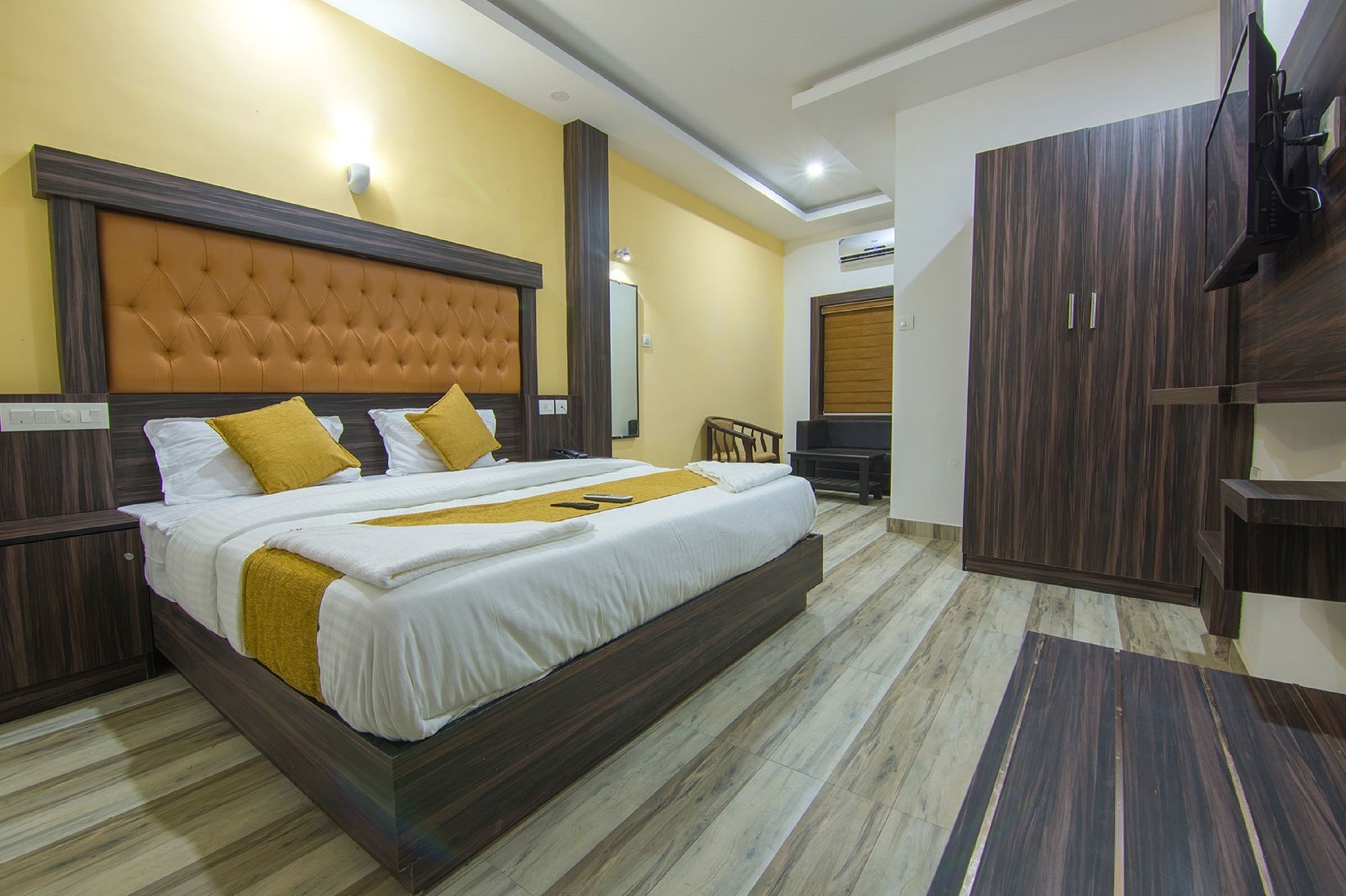 Hotel Kochi Crown Exterior foto